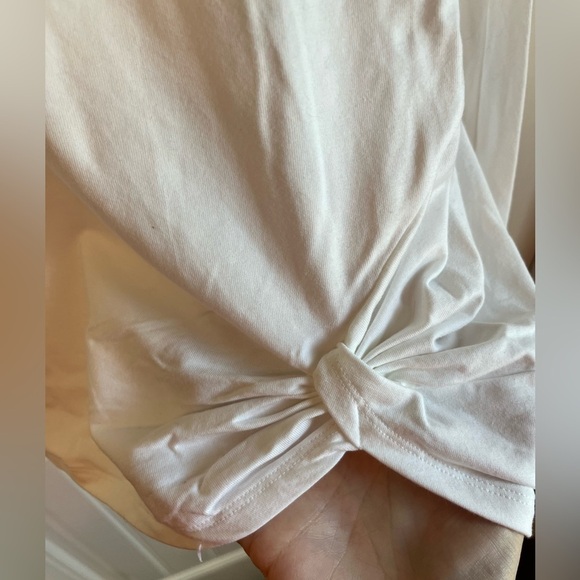 Nwot Belle by Kim Gravel Twist front Tee White Medium - Picture 3 of 8